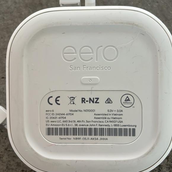 Eero 6 mesh wifi 3-pack - speeds up to 500 Mbps, one router + two extenders - Picture 4 of 13